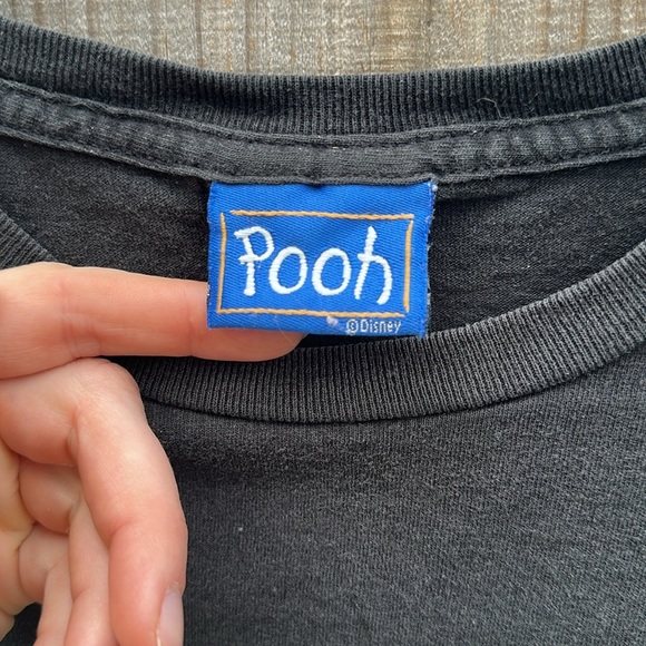 VTG 90s Disney Winnie The Pooh T-Shirt Sz L Black Flower Butterfly Graphic Tee - Picture 3 of 7